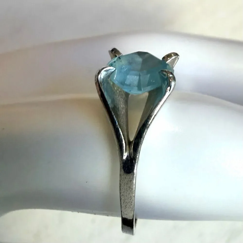 ESPO Sterling Silver Light Blue Faceted Stone Ring